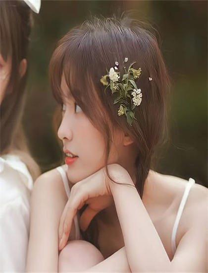 深度探索：《我和爱情隔着闺蜜》的哲学思考与人生智慧——一次全面的艺术分析